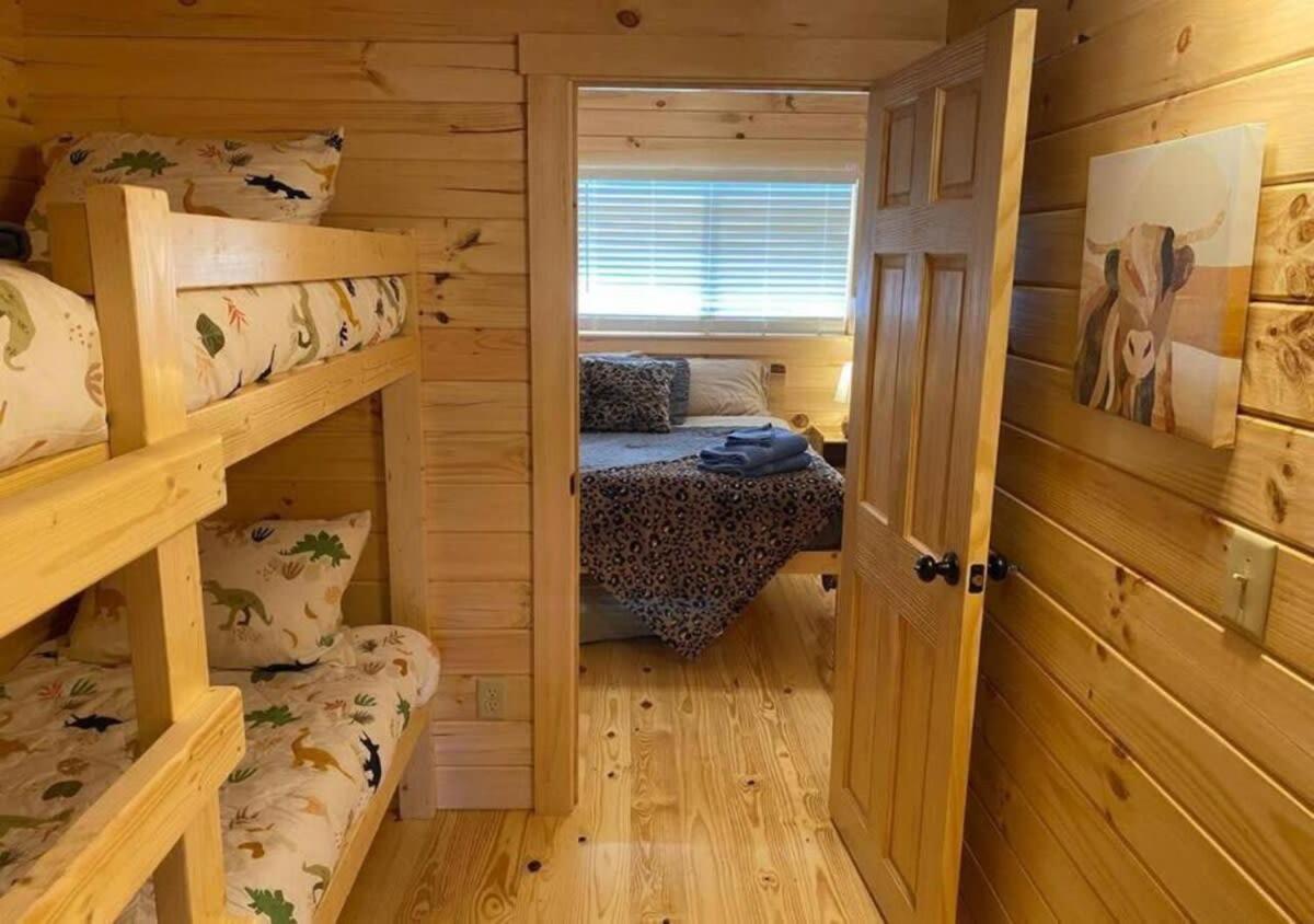 Serene 1Br Cabin Near Nc Z00 With Loft & Waterview Asheboro Bagian luar foto