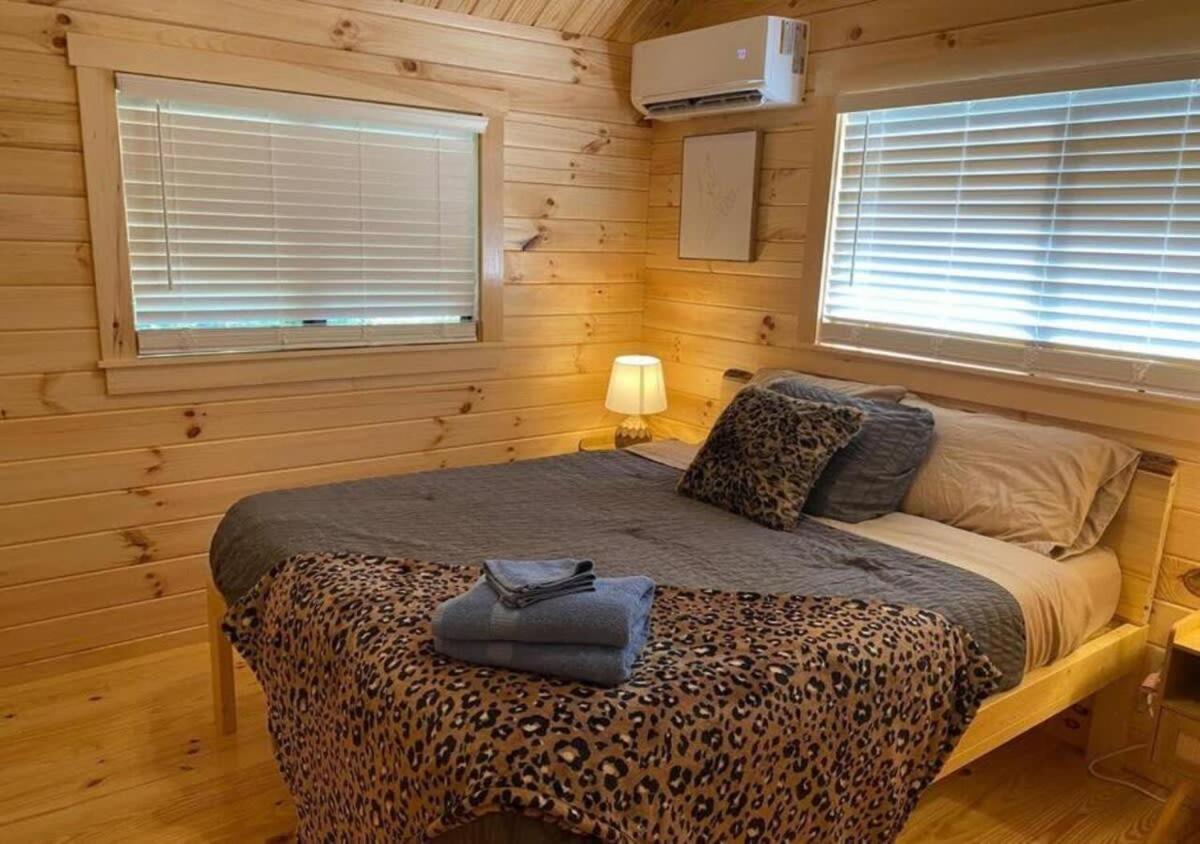Serene 1Br Cabin Near Nc Z00 With Loft & Waterview Asheboro Bagian luar foto