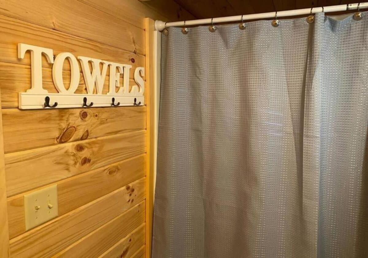 Serene 1Br Cabin Near Nc Z00 With Loft & Waterview Asheboro Bagian luar foto