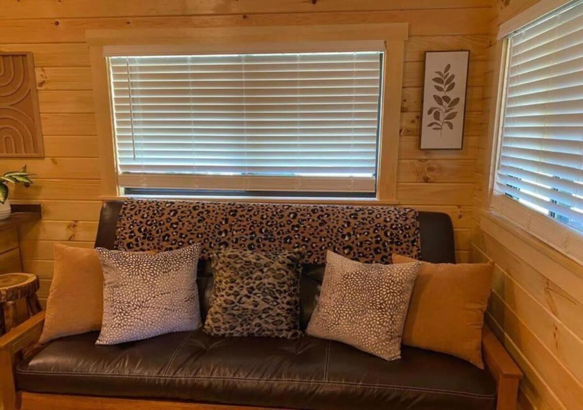 Serene 1Br Cabin Near Nc Z00 With Loft & Waterview Asheboro Bagian luar foto